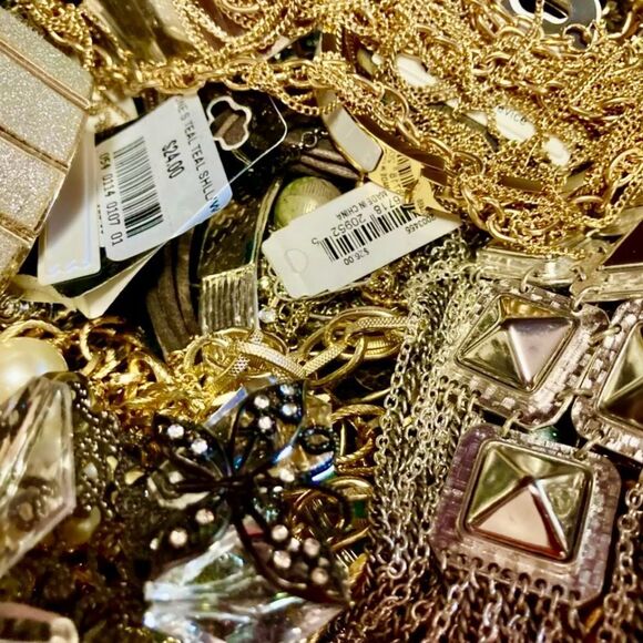 1 Lb Unsearched Huge Bulk Jewelry Lot of  Wearable Art Craft TREASURE FUN - Picture 8 of 8
